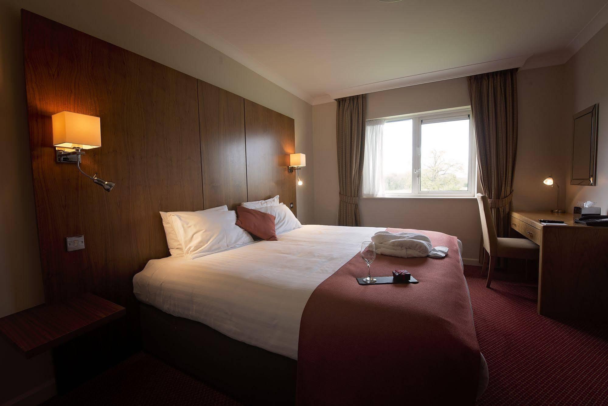 Horwood House Hotel Milton Keynes Exteriör bild