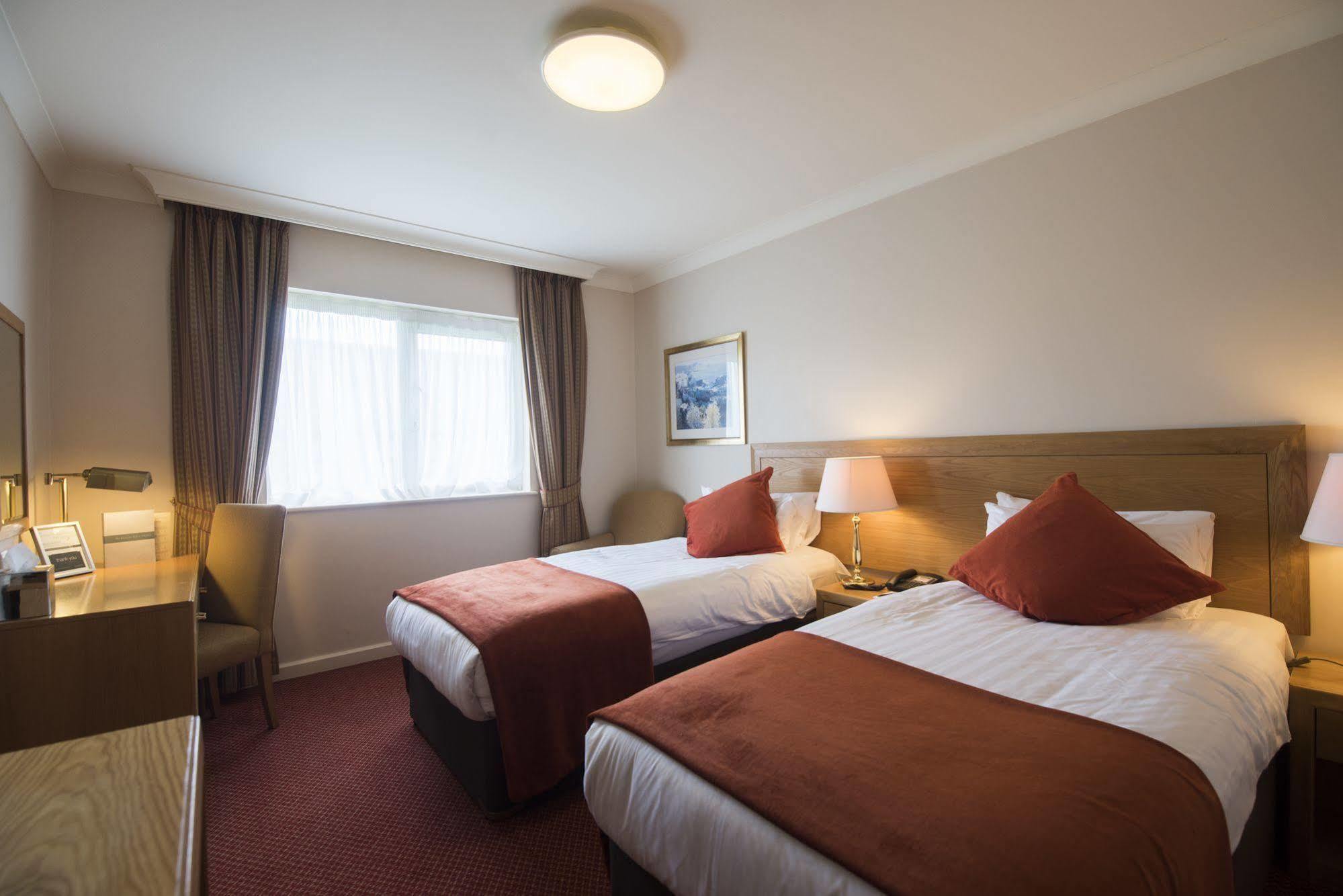 Horwood House Hotel Milton Keynes Exteriör bild